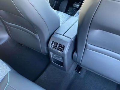 Peugeot 408 Puretech 130 Allure EAT8 96 kW (130 CV) 16 Peugeot 408 Puretech 130 Allure EAT8 96 kW (130 CV) 16