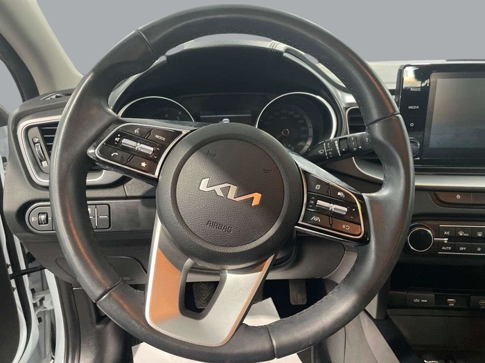 Kia XCeed 1.0 T-GDi Drive 88 kW (120 CV) Vehículo usado en Sevilla Kia XCeed 1.0 T-GDi Drive 88 kW (120 CV) Vehículo usado en Sevilla