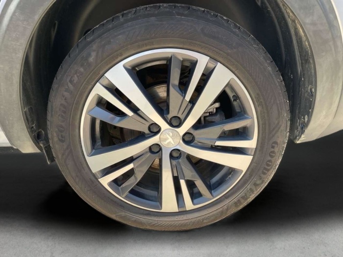 Peugeot 5008 PureTech 130 S&S Allure Pack 96 kW (130 CV) Vehículo usado en Sevilla Peugeot 5008 PureTech 130 S&S Allure Pack 96 kW (130 CV) Vehículo usado en Sevilla