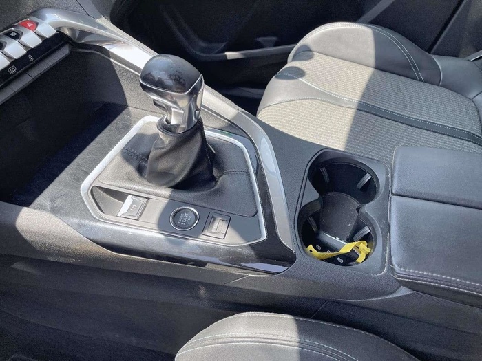 Peugeot 5008 PureTech 130 S&S Allure Pack 96 kW (130 CV) Vehículo usado en Sevilla Peugeot 5008 PureTech 130 S&S Allure Pack 96 kW (130 CV) Vehículo usado en Sevilla