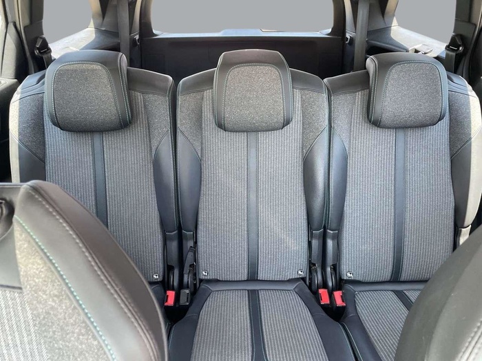 Peugeot 5008 PureTech 130 S&S Allure Pack 96 kW (130 CV) Vehículo usado en Sevilla Peugeot 5008 PureTech 130 S&S Allure Pack 96 kW (130 CV) Vehículo usado en Sevilla