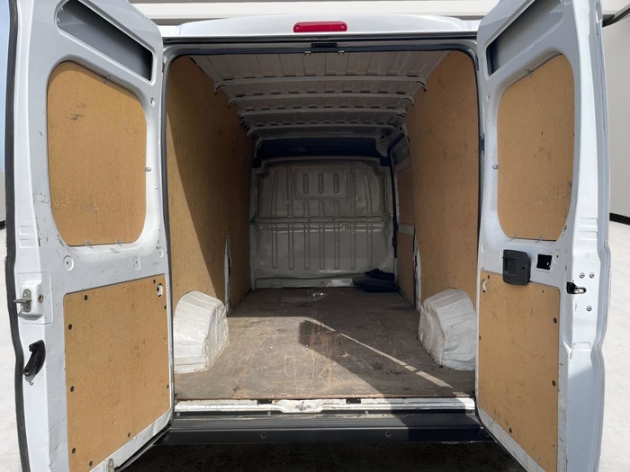 Peugeot Boxer Furgon BlueHDi 140 S&S 435 L3H2 103 kW (140 CV) Vehículo usado en Sevilla Peugeot Boxer Furgon BlueHDi 140 S&S 435 L3H2 103 kW (140 CV) Vehículo usado en Sevilla