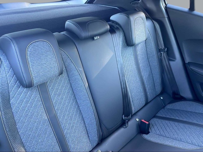 Peugeot 2008 PureTech 100 S&S Allure 75 kW (100 CV) Vehículo usado en Sevilla Peugeot 2008 PureTech 100 S&S Allure 75 kW (100 CV) Vehículo usado en Sevilla