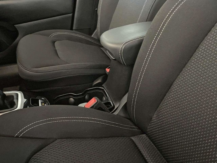 Jeep Renegade 1.0G Night Eagle II 4x2 88 kW (120 CV) Vehículo usado en Sevilla Jeep Renegade 1.0G Night Eagle II 4x2 88 kW (120 CV) Vehículo usado en Sevilla