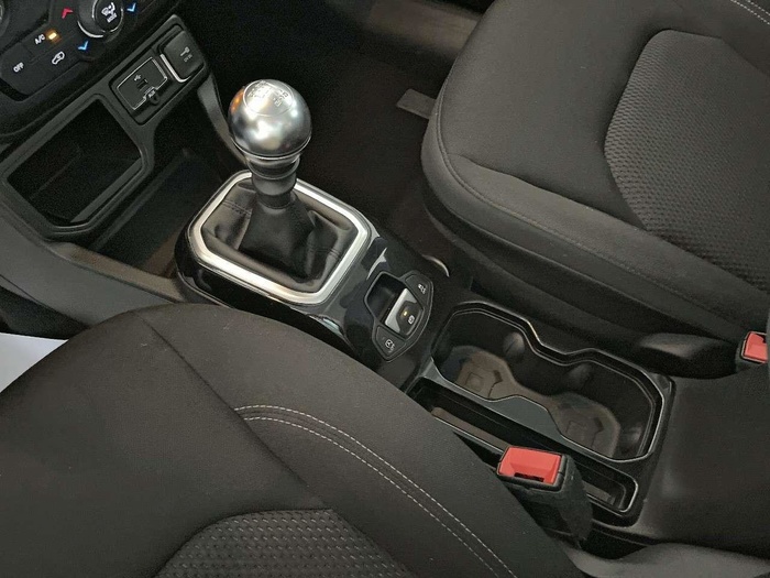 Jeep Renegade 1.0G Night Eagle II 4x2 88 kW (120 CV) Vehículo usado en Sevilla Jeep Renegade 1.0G Night Eagle II 4x2 88 kW (120 CV) Vehículo usado en Sevilla