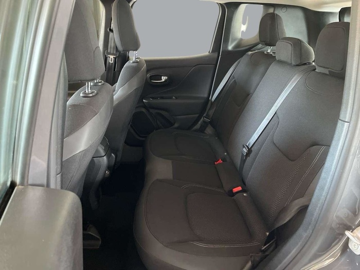 Jeep Renegade 1.0G Night Eagle II 4x2 88 kW (120 CV) Vehículo usado en Sevilla Jeep Renegade 1.0G Night Eagle II 4x2 88 kW (120 CV) Vehículo usado en Sevilla