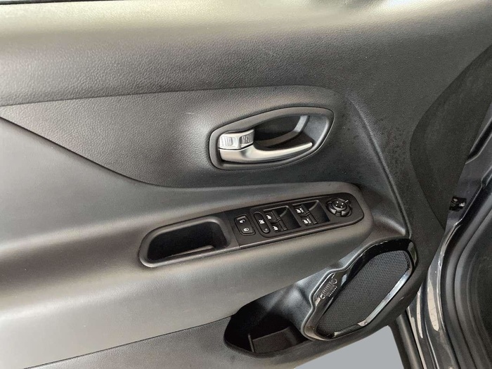 Jeep Renegade 1.0G Night Eagle II 4x2 88 kW (120 CV) Vehículo usado en Sevilla Jeep Renegade 1.0G Night Eagle II 4x2 88 kW (120 CV) Vehículo usado en Sevilla