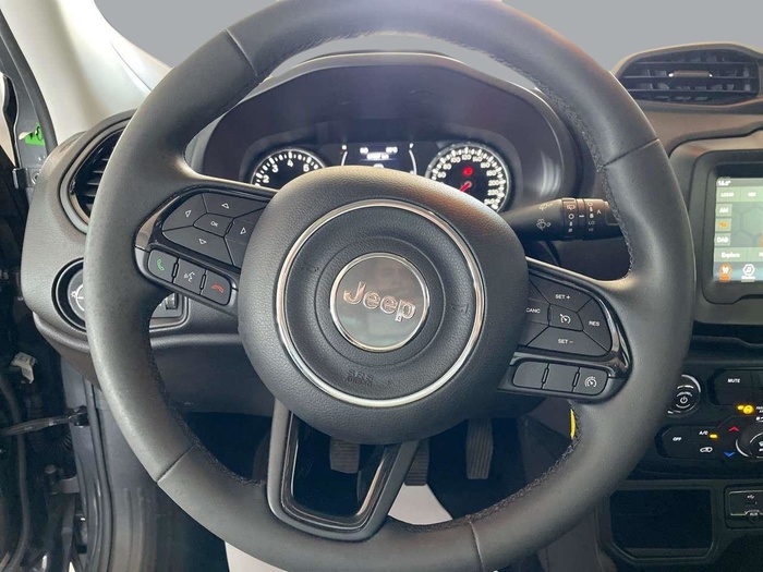 Jeep Renegade 1.0G Night Eagle II 4x2 88 kW (120 CV) Vehículo usado en Sevilla Jeep Renegade 1.0G Night Eagle II 4x2 88 kW (120 CV) Vehículo usado en Sevilla