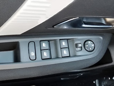 Citroen C4 Hybrid 136 e-DCS6 Business Edition 100 kW (136 CV) 23 Citroen C4 Hybrid 136 e-DCS6 Business Edition 100 kW (136 CV) 23