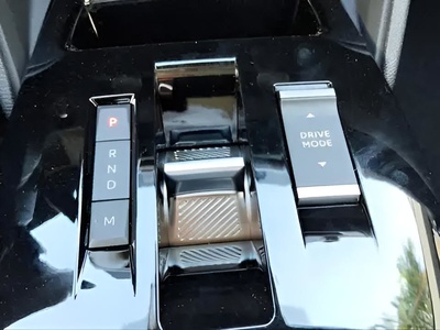 Citroen C4 Hybrid 136 e-DCS6 Business Edition 100 kW (136 CV) 19 Citroen C4 Hybrid 136 e-DCS6 Business Edition 100 kW (136 CV) 19