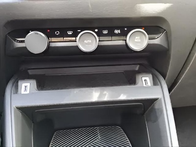 Citroen C4 Hybrid 145 Business Edition e-DCS6 107 kW (145 CV) 23 Citroen C4 Hybrid 145 Business Edition e-DCS6 107 kW (145 CV) 23