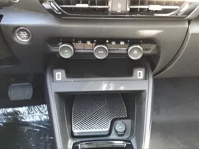 Citroen C4 Hybrid 145 Business Edition e-DCS6 107 kW (145 CV) 19 Citroen C4 Hybrid 145 Business Edition e-DCS6 107 kW (145 CV) 19