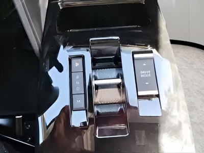 Citroen C4 Hybrid 145 Business Edition e-DCS6 107 kW (145 CV) 24 Citroen C4 Hybrid 145 Business Edition e-DCS6 107 kW (145 CV) 24