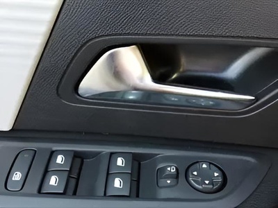 Citroen C4 Hybrid 145 Business Edition e-DCS6 107 kW (145 CV) 20 Citroen C4 Hybrid 145 Business Edition e-DCS6 107 kW (145 CV) 20