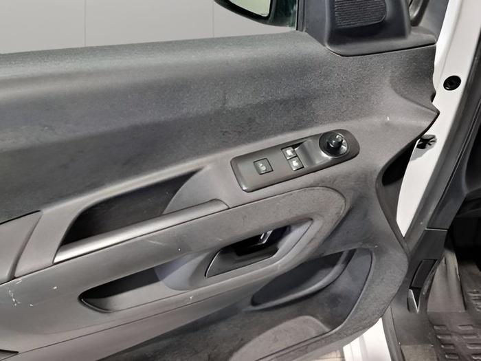 Peugeot Partner Furgon BlueHDi 75 Pro Standard 600kg 55 kW (73 CV) Vehículo usado en Sevilla Peugeot Partner Furgon BlueHDi 75 Pro Standard 600kg 55 kW (73 CV) Vehículo usado en Sevilla