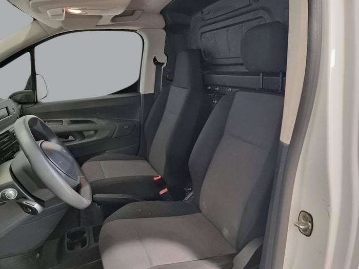 Peugeot Partner Furgon BlueHDi 75 Pro Standard 600kg 55 kW (73 CV) Vehículo usado en Sevilla Peugeot Partner Furgon BlueHDi 75 Pro Standard 600kg 55 kW (73 CV) Vehículo usado en Sevilla