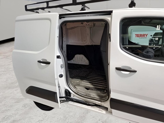 Peugeot Partner Furgon BlueHDi 75 Pro Standard 600kg 55 kW (73 CV) Vehículo usado en Sevilla Peugeot Partner Furgon BlueHDi 75 Pro Standard 600kg 55 kW (73 CV) Vehículo usado en Sevilla