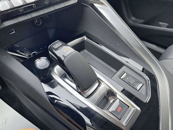 Peugeot 3008 Hybrid 300 GT e-EAT8 221 kW (300 CV) Vehículo usado en Sevilla Peugeot 3008 Hybrid 300 GT e-EAT8 221 kW (300 CV) Vehículo usado en Sevilla