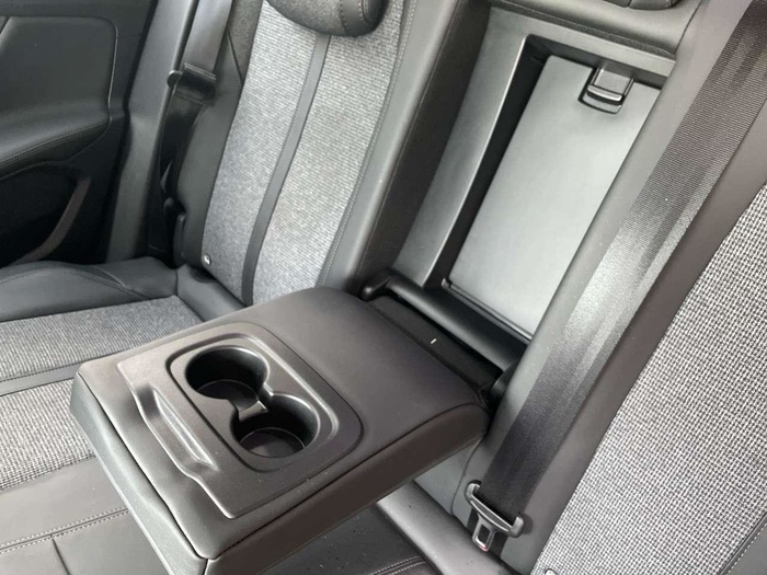 Peugeot 3008 Hybrid 300 GT e-EAT8 221 kW (300 CV) Vehículo usado en Sevilla Peugeot 3008 Hybrid 300 GT e-EAT8 221 kW (300 CV) Vehículo usado en Sevilla