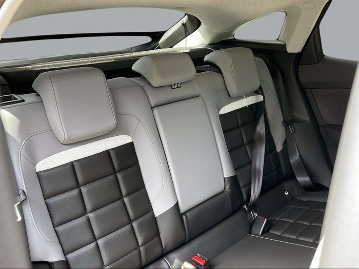 Citroen C4 Hybrid 136 e-DCS6 Max 100 kW (136 CV) Vehículo usado en Sevilla Citroen C4 Hybrid 136 e-DCS6 Max 100 kW (136 CV) Vehículo usado en Sevilla