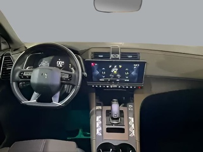 DS DS7 Crossback BlueHDi 130 So Chic Auto 96 kW (130 CV) 8 DS DS7 Crossback BlueHDi 130 So Chic Auto 96 kW (130 CV) 8