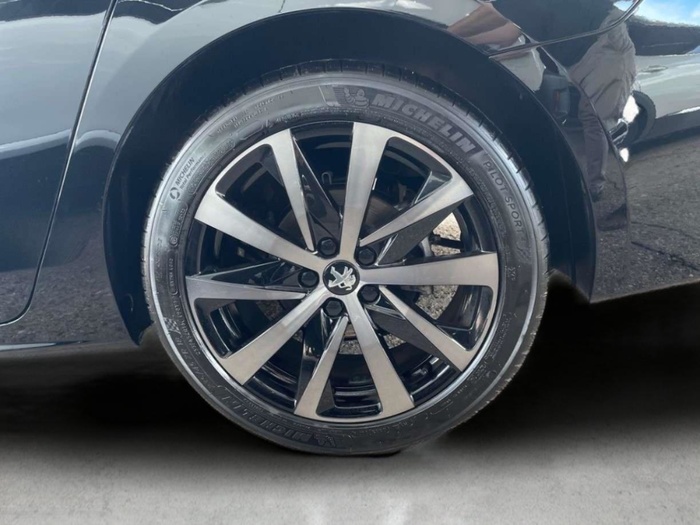 Peugeot 508 BlueHDi 130 S&S GT EAT8 96 kW (130 CV) Vehículo usado en Sevilla Peugeot 508 BlueHDi 130 S&S GT EAT8 96 kW (130 CV) Vehículo usado en Sevilla