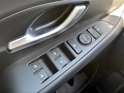 Hyundai i30 1.0 TGDI 48V Klass 74 kW (100 CV) 25 Hyundai i30 1.0 TGDI 48V Klass 74 kW (100 CV) 25