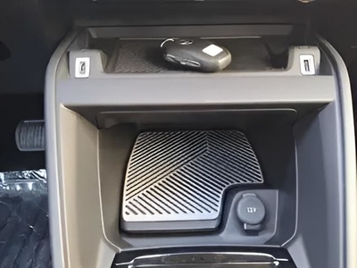 Citroen C4 Hybrid 145 Business Edition e-DCS6 107 kW (145 CV) 33 Citroen C4 Hybrid 145 Business Edition e-DCS6 107 kW (145 CV) 33