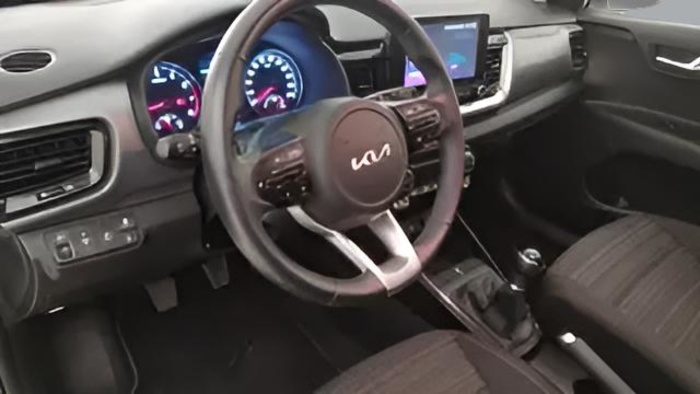 Kia Stonic 1.0 T-GDi MHEV Drive 74 kW (100 CV) Vehículo usado en Sevilla Kia Stonic 1.0 T-GDi MHEV Drive 74 kW (100 CV) Vehículo usado en Sevilla