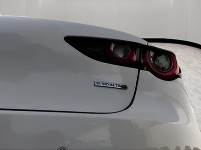 Mazda Mazda 3 2.5L E-SKY G MHEV Prime-line 103 kW (140 CV) 13 Mazda Mazda 3 2.5L E-SKY G MHEV Prime-line 103 kW (140 CV) 13