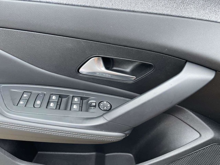 Peugeot 308 PureTech 130 S&S Allure 96 kW (130 CV) Vehículo usado en Sevilla Peugeot 308 PureTech 130 S&S Allure 96 kW (130 CV) Vehículo usado en Sevilla