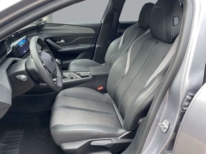 Peugeot 308 PureTech 130 S&S Allure 96 kW (130 CV) Vehículo usado en Sevilla Peugeot 308 PureTech 130 S&S Allure 96 kW (130 CV) Vehículo usado en Sevilla