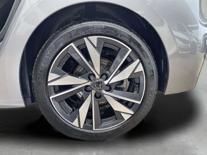 Peugeot 308 PureTech 130 S&S Allure 96 kW (130 CV) Vehículo usado en Sevilla Peugeot 308 PureTech 130 S&S Allure 96 kW (130 CV) Vehículo usado en Sevilla