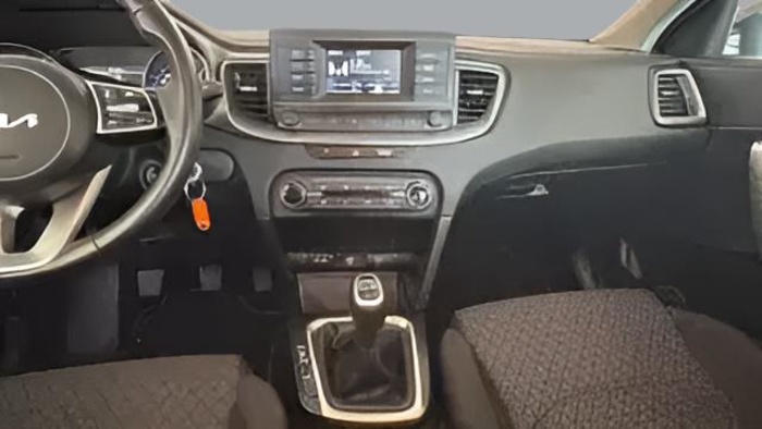 Kia Ceed 1.0 T-GDi Concept 74 kW (100 CV) Vehículo usado en Sevilla Kia Ceed 1.0 T-GDi Concept 74 kW (100 CV) Vehículo usado en Sevilla