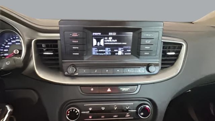 Kia Ceed 1.0 T-GDi Concept 74 kW (100 CV) Vehículo usado en Sevilla Kia Ceed 1.0 T-GDi Concept 74 kW (100 CV) Vehículo usado en Sevilla