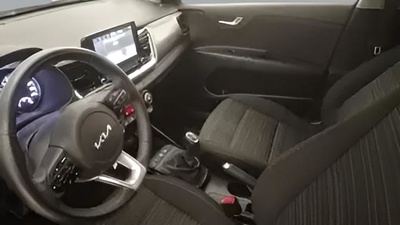 Kia Stonic 1.0 T-GDi MHEV Drive 74 kW (100 CV) 8 Kia Stonic 1.0 T-GDi MHEV Drive 74 kW (100 CV) 8