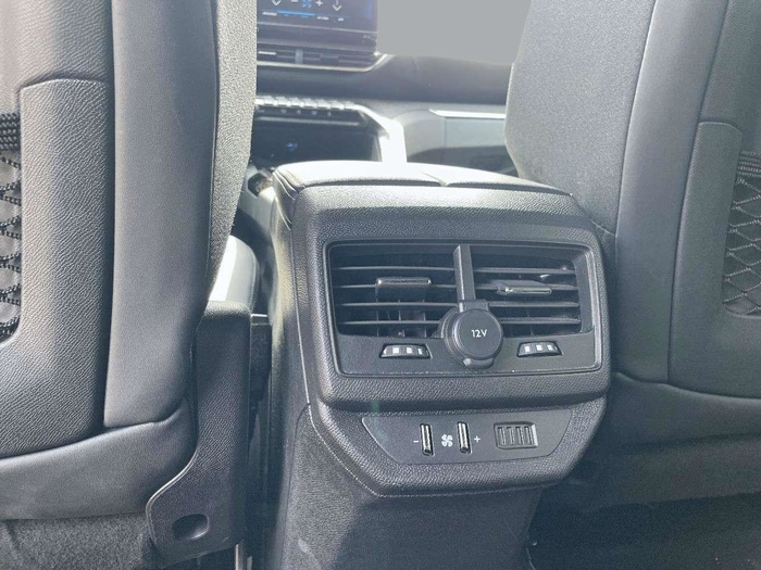 Peugeot 5008 BlueHDi 130 S&S Allure EAT8 96 kW (130 CV) Vehículo usado en Sevilla Peugeot 5008 BlueHDi 130 S&S Allure EAT8 96 kW (130 CV) Vehículo usado en Sevilla