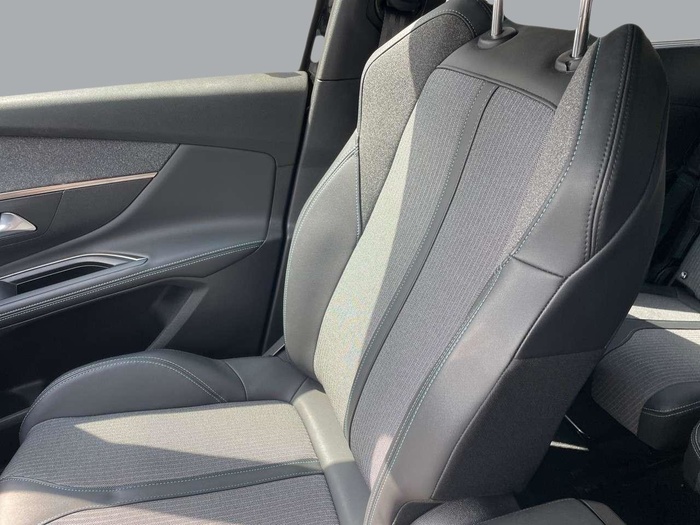 Peugeot 5008 BlueHDi 130 S&S Allure EAT8 96 kW (130 CV) Vehículo usado en Sevilla Peugeot 5008 BlueHDi 130 S&S Allure EAT8 96 kW (130 CV) Vehículo usado en Sevilla