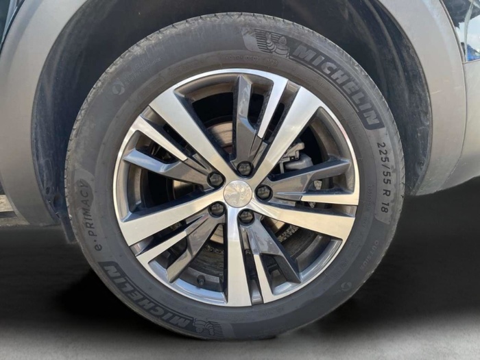 Peugeot 5008 BlueHDi 130 S&S Allure EAT8 96 kW (130 CV) Vehículo usado en Sevilla Peugeot 5008 BlueHDi 130 S&S Allure EAT8 96 kW (130 CV) Vehículo usado en Sevilla