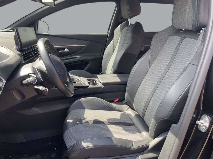 Peugeot 5008 BlueHDi 130 S&S Allure EAT8 96 kW (130 CV) Vehículo usado en Sevilla Peugeot 5008 BlueHDi 130 S&S Allure EAT8 96 kW (130 CV) Vehículo usado en Sevilla