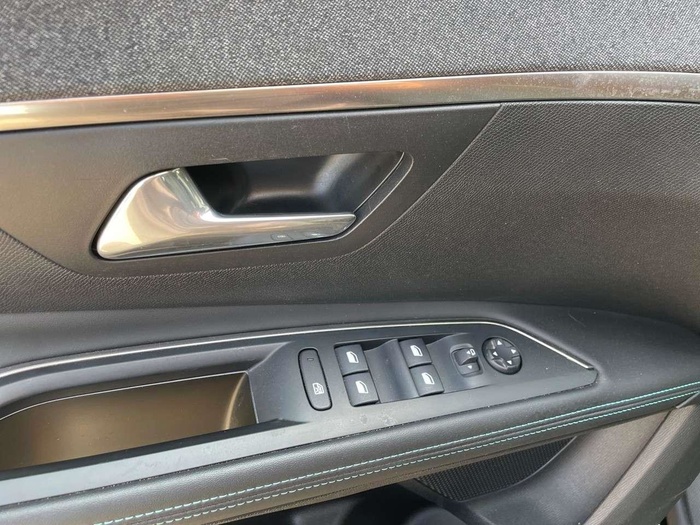 Peugeot 5008 BlueHDi 130 S&S Allure EAT8 96 kW (130 CV) Vehículo usado en Sevilla Peugeot 5008 BlueHDi 130 S&S Allure EAT8 96 kW (130 CV) Vehículo usado en Sevilla