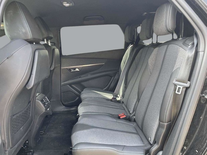 Peugeot 5008 BlueHDi 130 S&S Allure EAT8 96 kW (130 CV) Vehículo usado en Sevilla Peugeot 5008 BlueHDi 130 S&S Allure EAT8 96 kW (130 CV) Vehículo usado en Sevilla