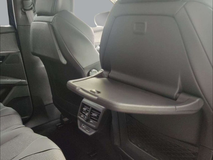 Peugeot 5008 BlueHDi 130 S&S Allure EAT8 96 kW (130 CV) Vehículo usado en Sevilla Peugeot 5008 BlueHDi 130 S&S Allure EAT8 96 kW (130 CV) Vehículo usado en Sevilla