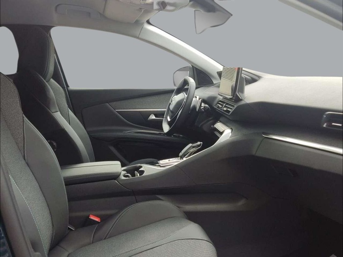 Peugeot 5008 BlueHDi 130 S&S Allure EAT8 96 kW (130 CV) Vehículo usado en Sevilla Peugeot 5008 BlueHDi 130 S&S Allure EAT8 96 kW (130 CV) Vehículo usado en Sevilla