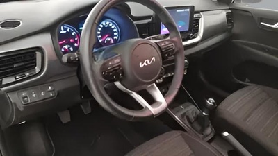 Kia Stonic 1.0 T-GDi MHEV Drive 74 kW (100 CV) 8 Kia Stonic 1.0 T-GDi MHEV Drive 74 kW (100 CV) 8