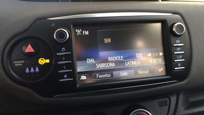 Toyota Yaris 1.0 Business 51 kW (69 CV) 15 Toyota Yaris 1.0 Business 51 kW (69 CV) 15