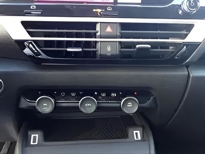 Citroen C4 Hybrid 145 Business Edition e-DCS6 107 kW (145 CV) 24 Citroen C4 Hybrid 145 Business Edition e-DCS6 107 kW (145 CV) 24