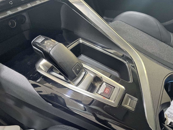 Peugeot 3008 BlueHDI 120 S&S Active EAT6 88 kW (120 CV) Vehículo usado en Sevilla Peugeot 3008 BlueHDI 120 S&S Active EAT6 88 kW (120 CV) Vehículo usado en Sevilla