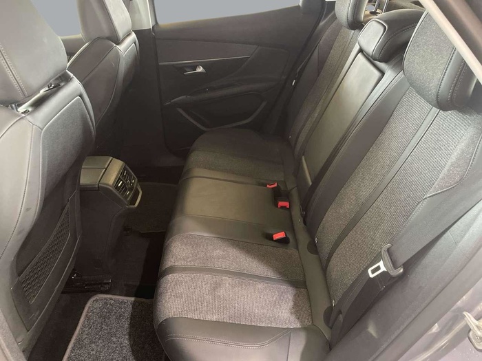 Peugeot 3008 BlueHDI 120 S&S Active EAT6 88 kW (120 CV) Vehículo usado en Sevilla Peugeot 3008 BlueHDI 120 S&S Active EAT6 88 kW (120 CV) Vehículo usado en Sevilla