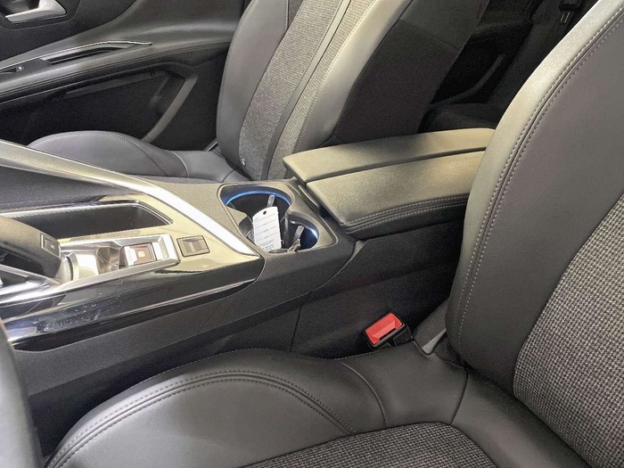 Peugeot 3008 BlueHDI 120 S&S Active EAT6 88 kW (120 CV) Vehículo usado en Sevilla Peugeot 3008 BlueHDI 120 S&S Active EAT6 88 kW (120 CV) Vehículo usado en Sevilla